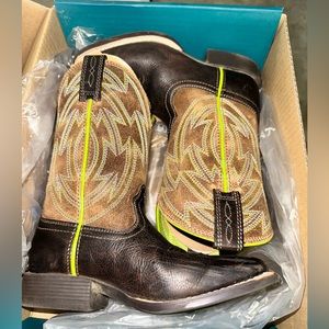 Ariat Kids Crossdraw Boots. Size 12 ½. Only worn once. Come with box.